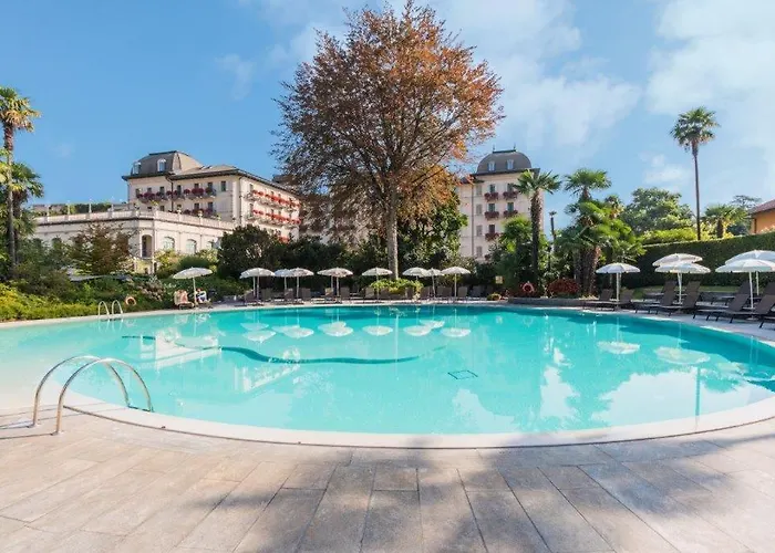 蕾佳娜皇宫酒店