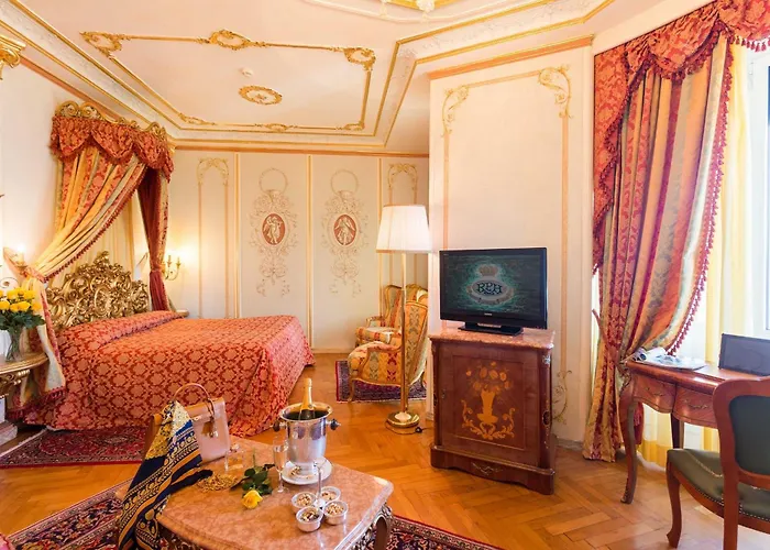 蕾佳娜皇宫酒店 酒店 4*