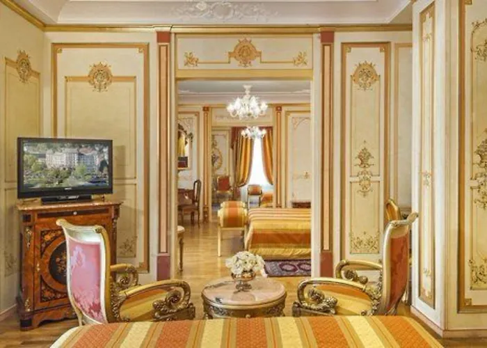 蕾佳娜皇宫酒店 酒店 斯特雷萨