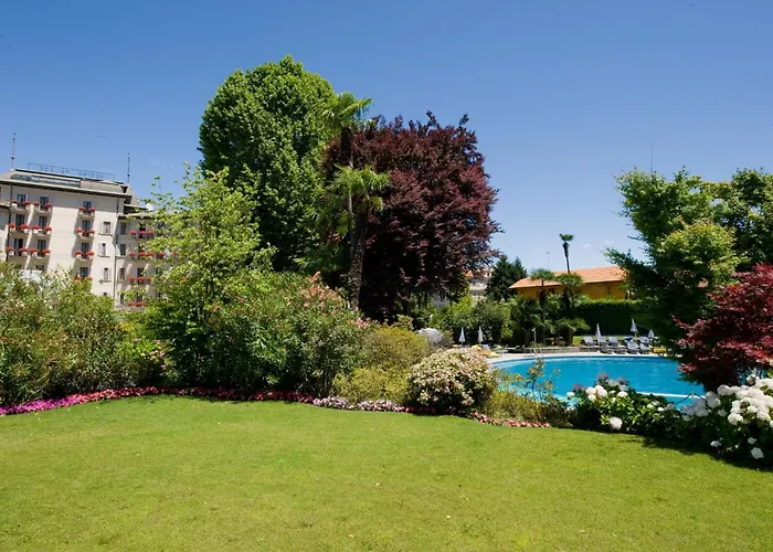 蕾佳娜皇宫酒店