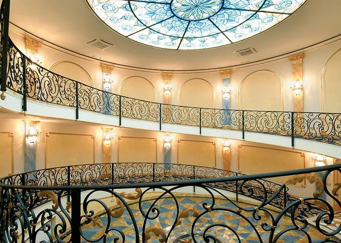 蕾佳娜皇宫酒店 4* 斯特雷萨