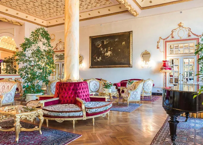 蕾佳娜皇宫酒店 4* 斯特雷萨