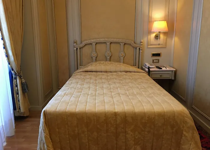 蕾佳娜皇宫酒店 酒店 4*